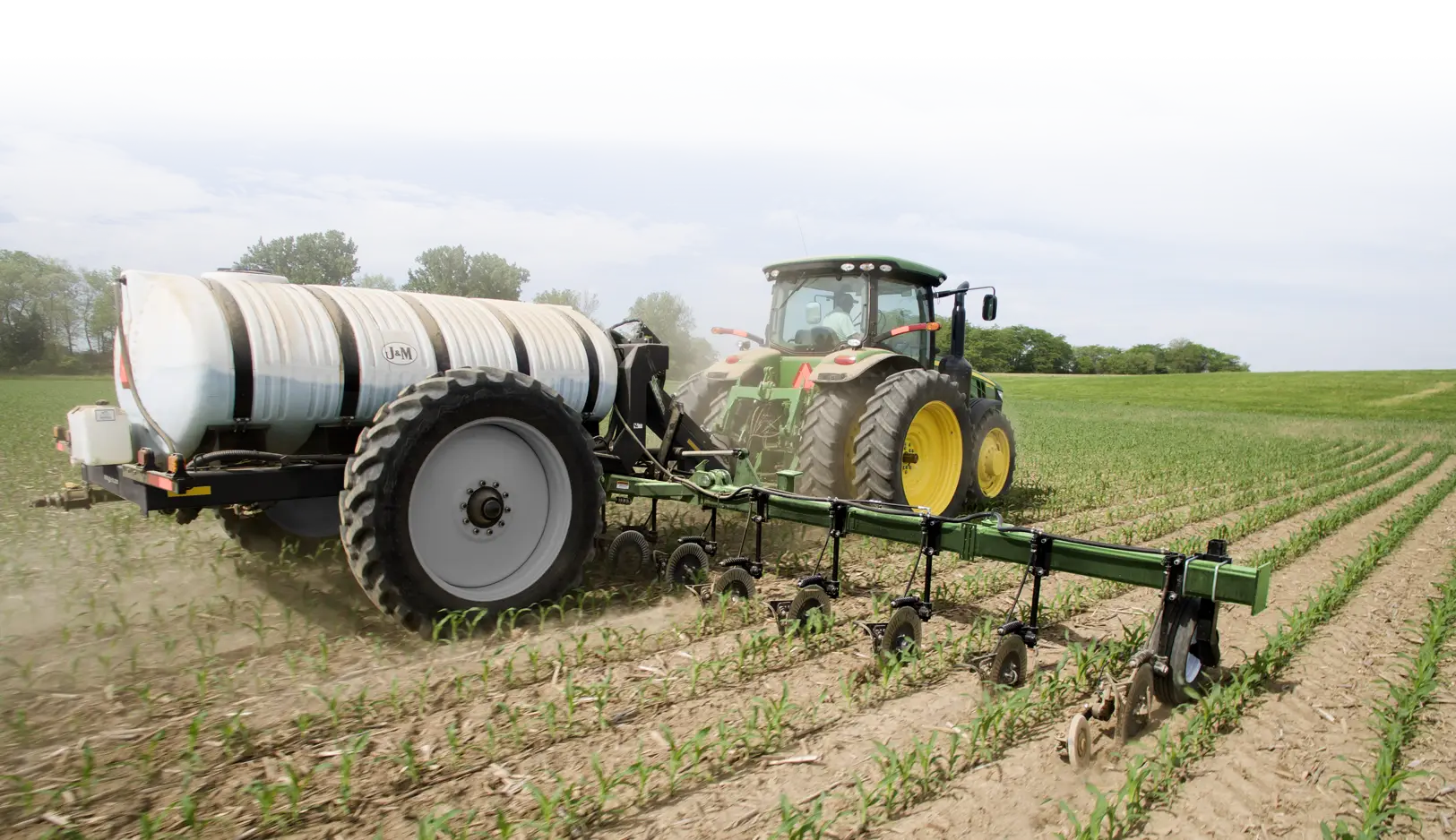 NitroGro 5000 Series Nitrogen Applicator in Field of Corn