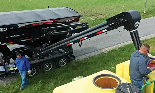 Seed tender filling planter